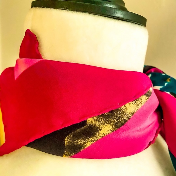 Vintage “Poppy” Floral Scarf by Christian Dior. - Picture 2 of 4